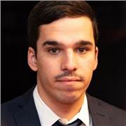 Estudiante casi al final de la carrera de filosofía muy aplicado y estudioso.